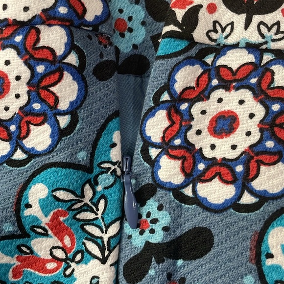 Ann Taylor Loft  Floral medallion Pencil Skirt Size 6Petite (NWOT) - Picture 4 of 11